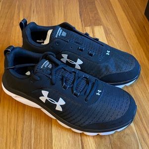 Men’s Under Armour Sneakers. Size 10 4E.